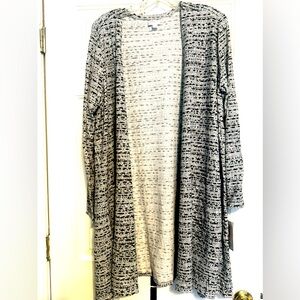 NWT Lularoe Caroline Black and White Printed Open Front Cardigan Size XL